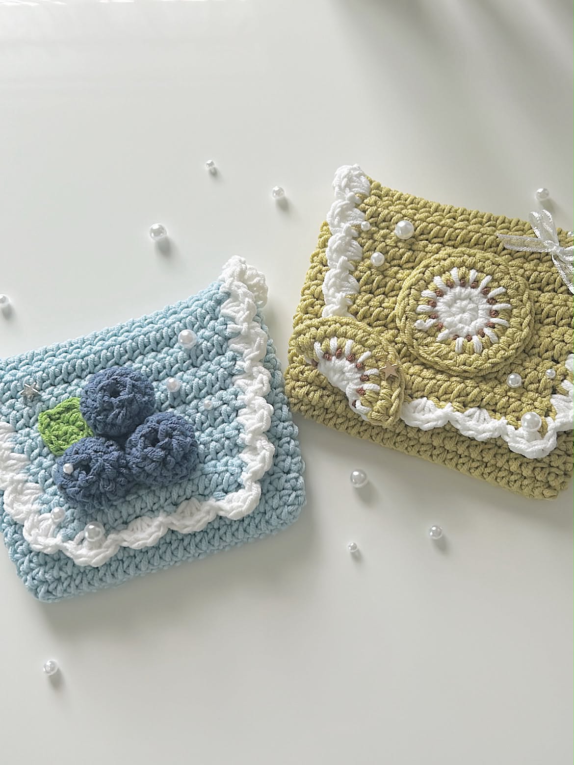 Blueberry & Kiwi Pouch by sweetiee._.croche