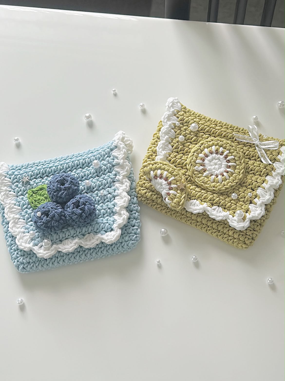 Blueberry & Kiwi Pouch by sweetiee._.croche