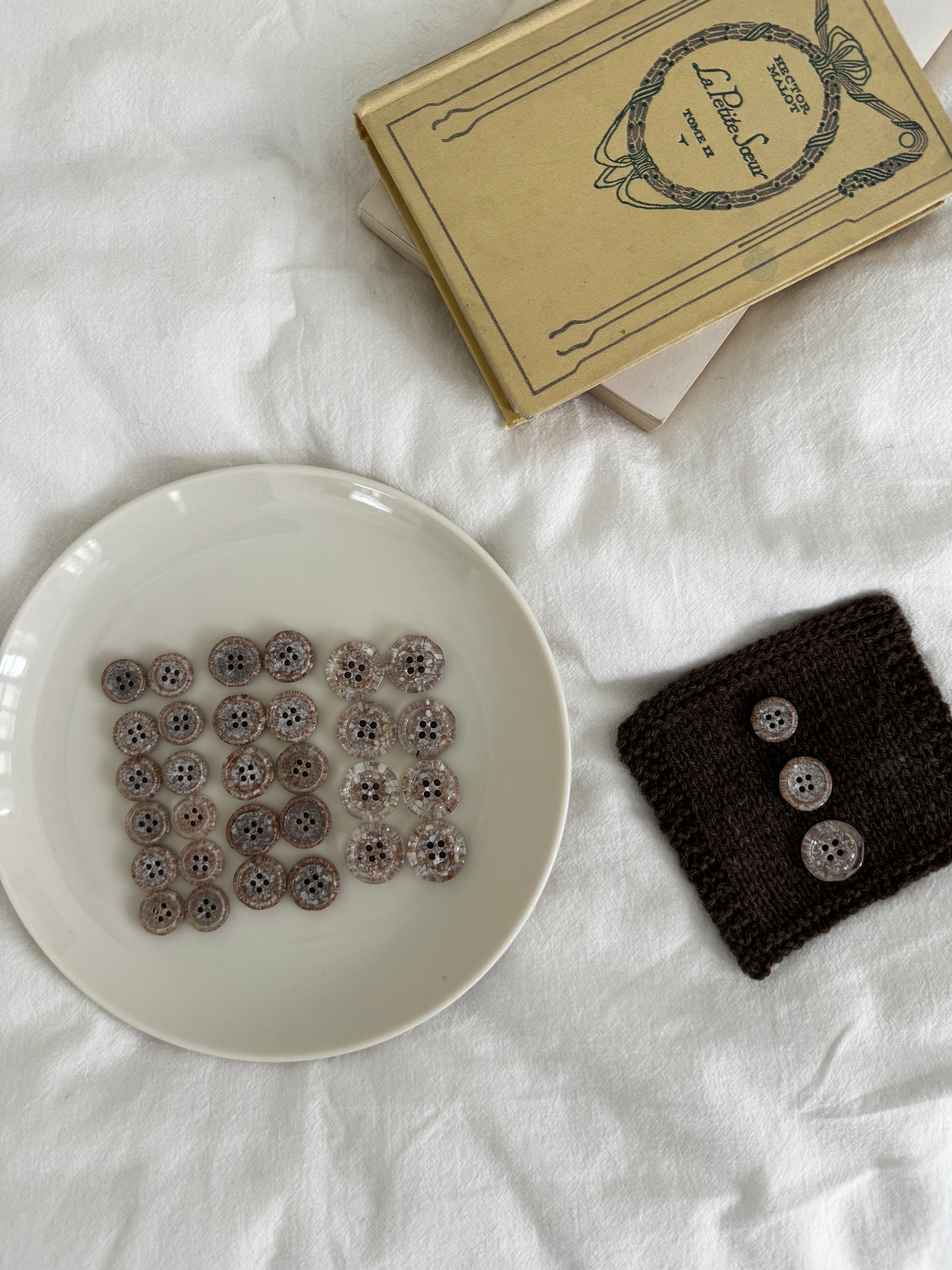 Sandy Pearl Buttons